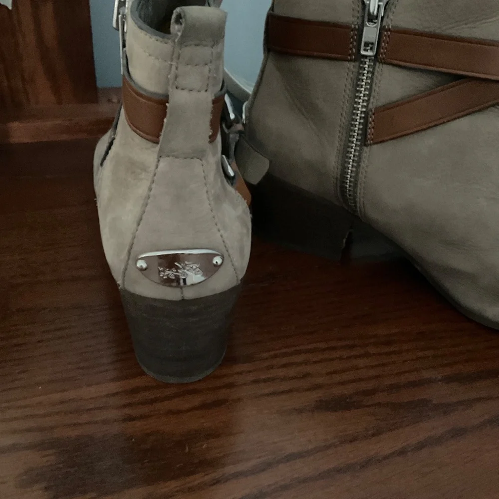 GUC Coach Light gray booties - size 8.5 - Picture 2 of 4